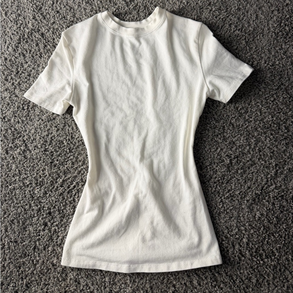 skims every day tee